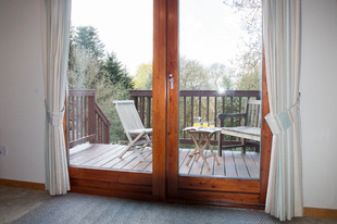 Fern Crag decking, from secondary lounge.jpg