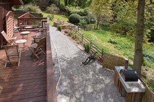 Decking 20 01.jpg