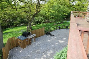 Fern Crag pizza oven external.jpg